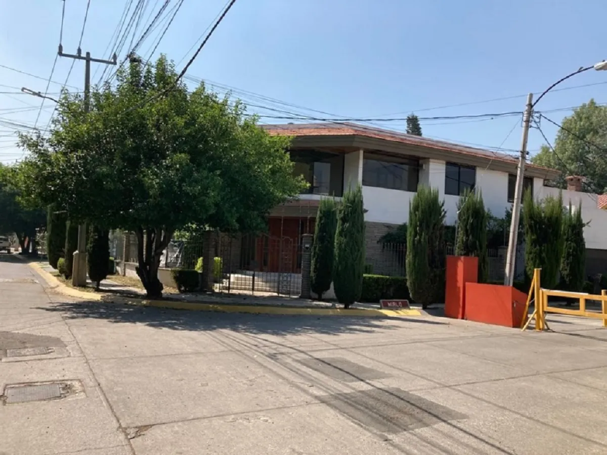 Fachada de Casa en Arboledas, Querétaro