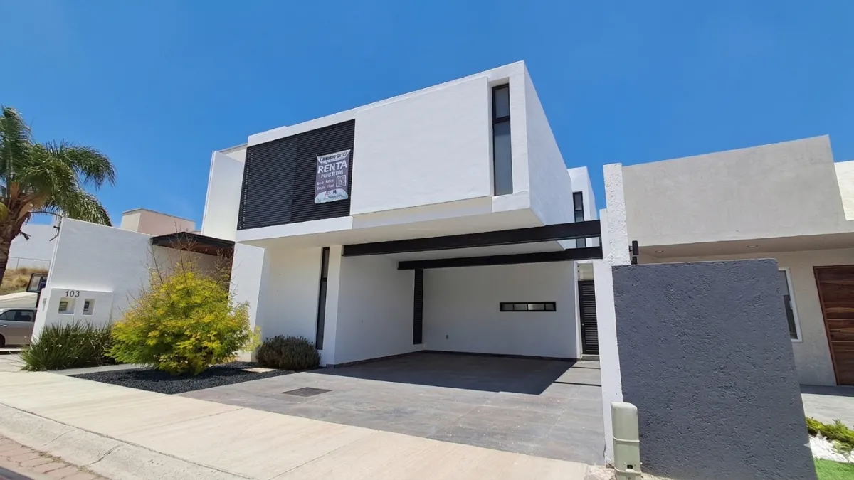 Fachada Casa Renta Pedregal de Vista Hermosa Querétaro
