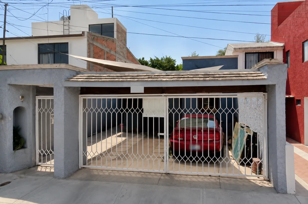 Fachada de Casa en Residencial Tejeda, Corregidora, Queretaro